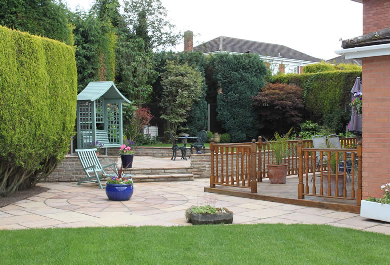 Patio by Hartley Landscapes