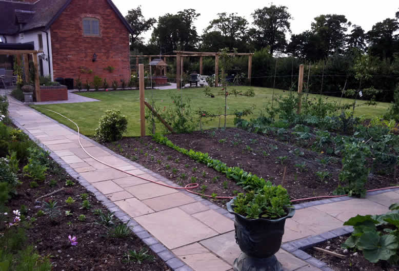 vegetable gardens by Hartley Landscapes